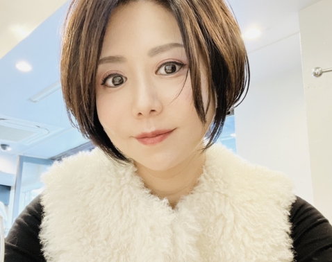 シアー感満載のヘアカラーとオリジナルオイルで艶っぽい仕上がりに♡