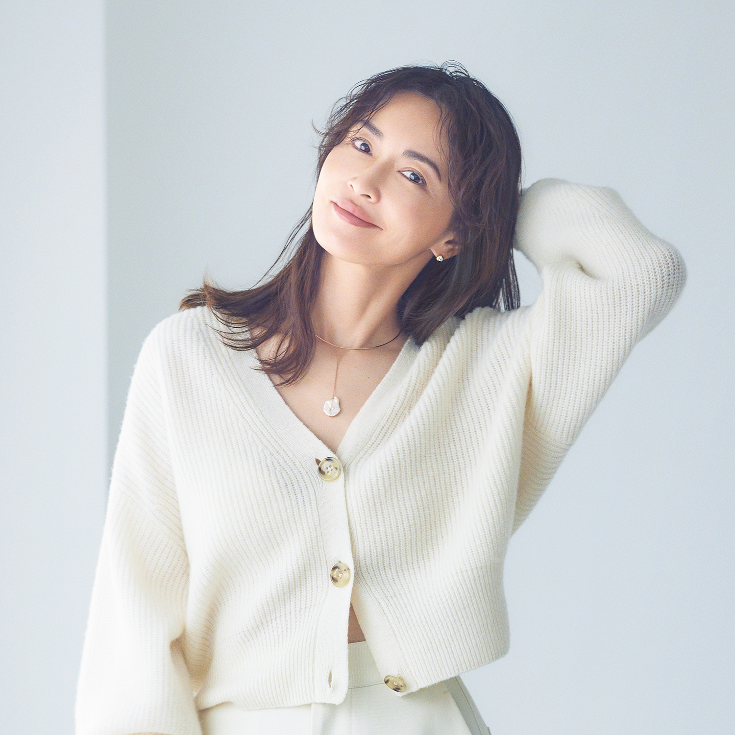 ADORE - アドーア☆ 美品 長谷川京子さん着用 長谷川京子：ブラトップで大胆コーデ 美肌を披露 個性派