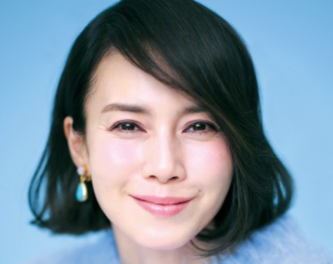 中谷美紀さん（48歳）肌が透き通るほど美しい！驚きの美カット集