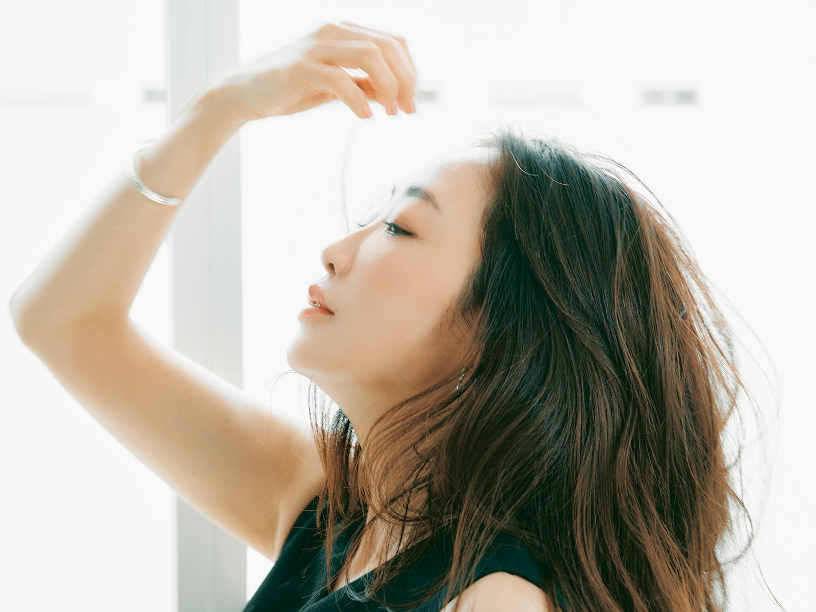 SANTI ビジュークラッチ　美品　神崎恵 グラマラスな美髪がセクシーすぎ…【カリスマ美容家・神崎恵さん】特別