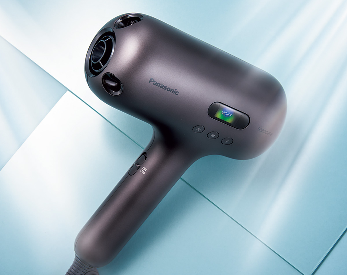 54歳の読者が試してみた！「話題の最高級ドライヤー」で大人の髪は復活