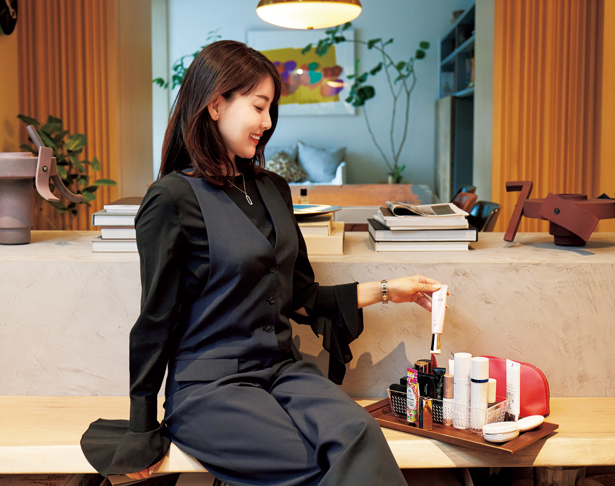 コスメ収納美人】トップ読者持田彩矢さん・40歳の「美しすぎる収納術