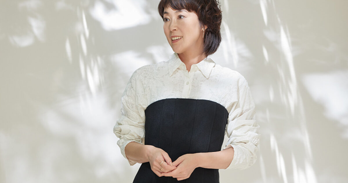 寺島しのぶさん・52歳】国際派女優も今や、長男のサポートに奮闘する