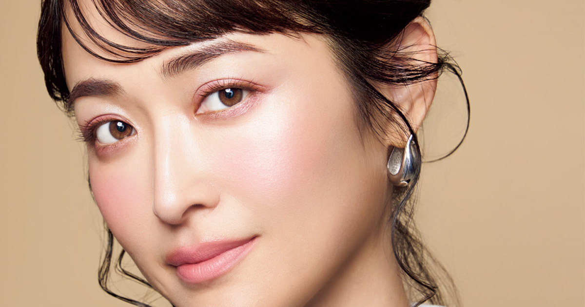 カリスマヘアメイク・岡野瑞恵さんに聞いた【重ねても透明感が増す