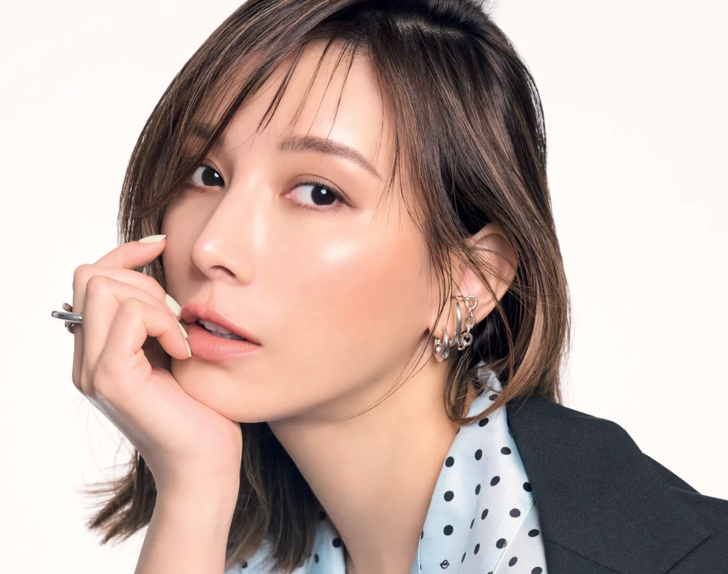 加藤あいさん（42歳）透明感の秘密を公開…「リアル愛用品だけ」27選