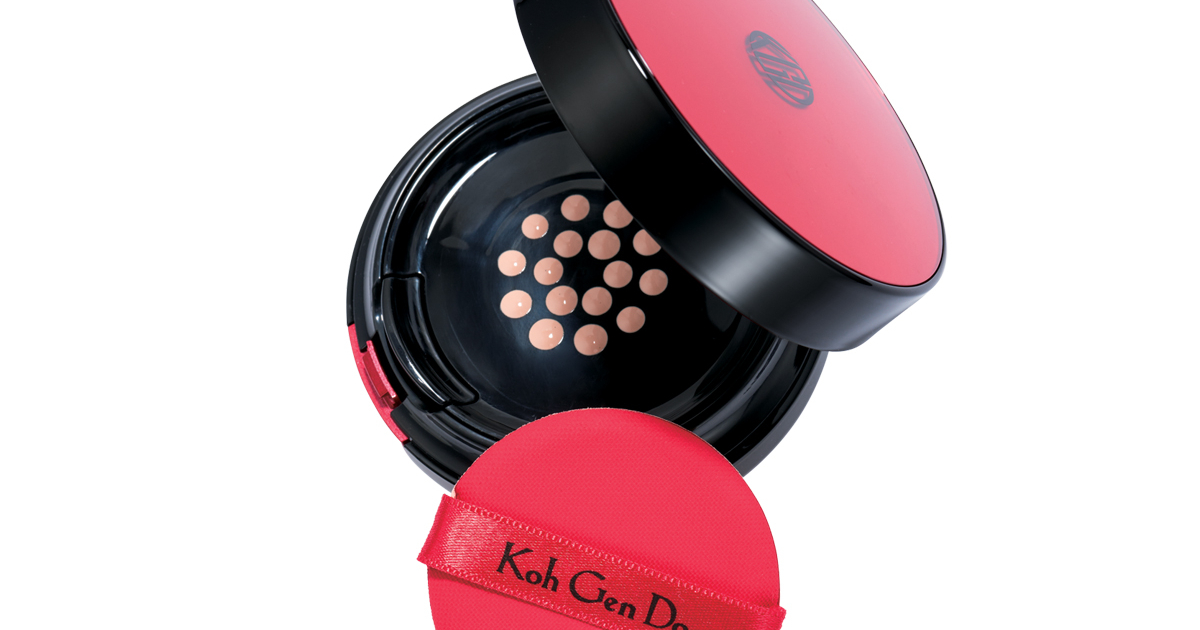 こんなタイプ初めて見た！【最新クッションファンデ】のツヤ感がスゴ