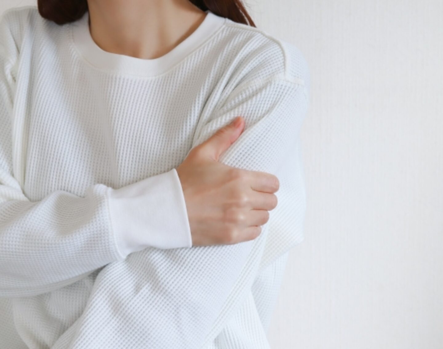【四十肩、五十肩】はなぜ起こる？ 自宅でできる予防法も！