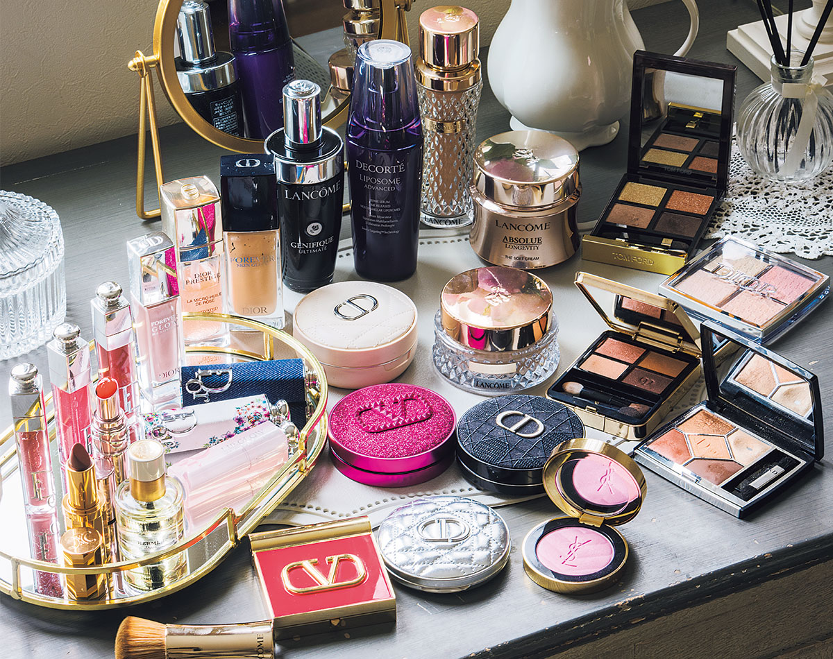 55歳、”発光肌”の持ち主は、どんな「デパコス」使ってるの？ | 美ST ONLINE