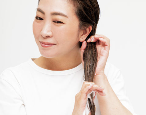 予洗いは必要？すすぐ時の顔の向きは？美髪のプロが教える“正しいシャンプー”のしかた