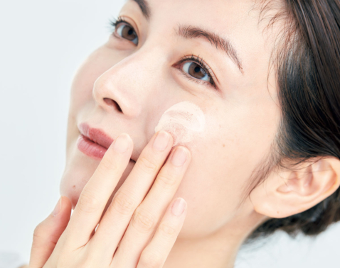 「下地」正しく塗れてる？プロが教える美肌作りで【毛穴レス】がかなう！