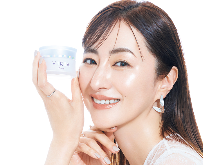 【奇跡の50代モデルが激推し】美白も保湿も叶う「スゴすぎるスキンケア」って？
