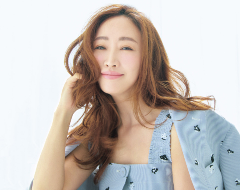 【神崎恵さんヘアカタログ】華やかロングヘアもまとめ髪もすべてが憧れ♡［特別画像集］