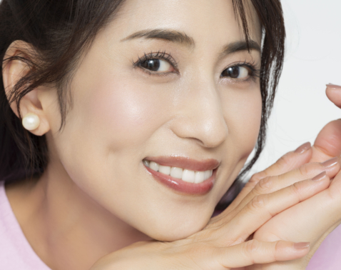 【ローソンコスメつけてみた】大人が似合うシックカラーでツヤっと華やかに！