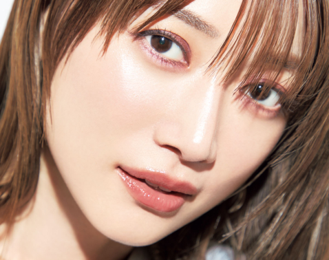 ヨンアさんが実演！2025年上半期ベストコスメ「ツヤリップ」を使ってみたら