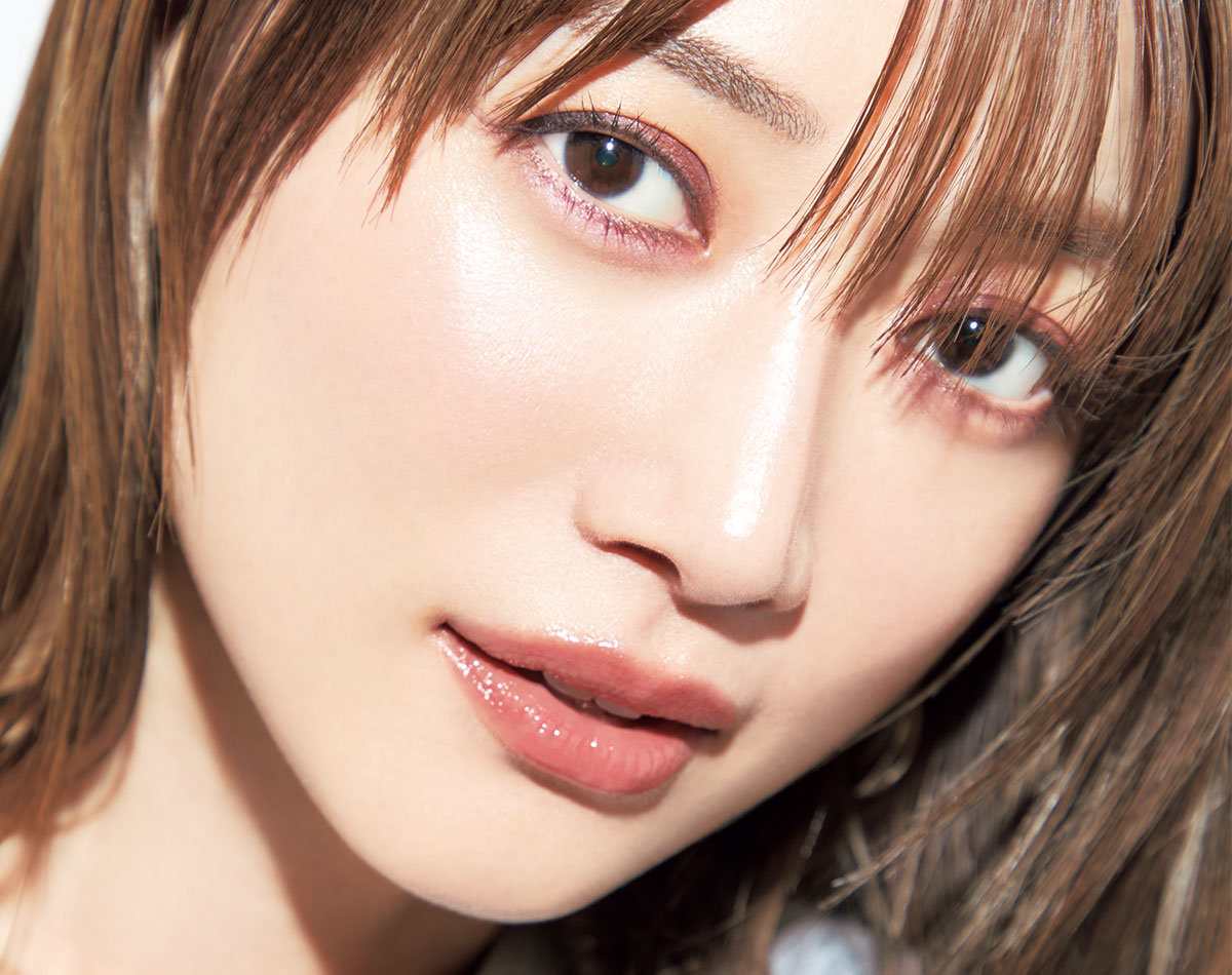 ヨンアさんが実演！2025年上半期ベストコスメ「ツヤリップ」を使ってみたら