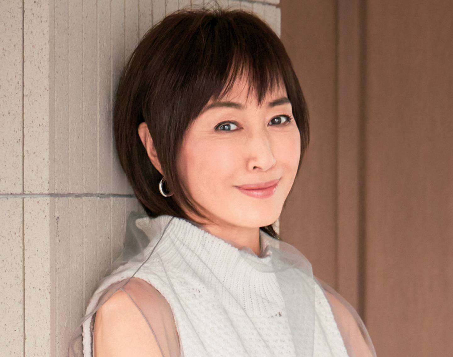 高島礼子さん（60歳）介護、更年期…怒涛の40代50代を経て、”笑顔の今