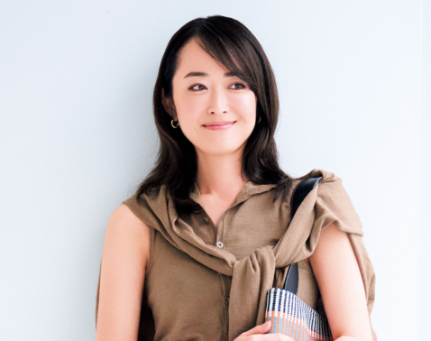 美STモデル【樋場早紀さん】荷物が増えてもないと困る『美容アイテム』はこれ！