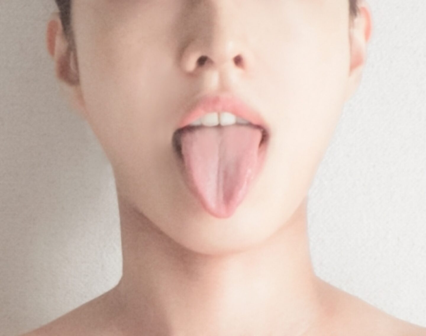 【あなたは何色？】舌を見るだけで健康状態がわかる「舌診」とは？漢方の専門家が７タイプを解説