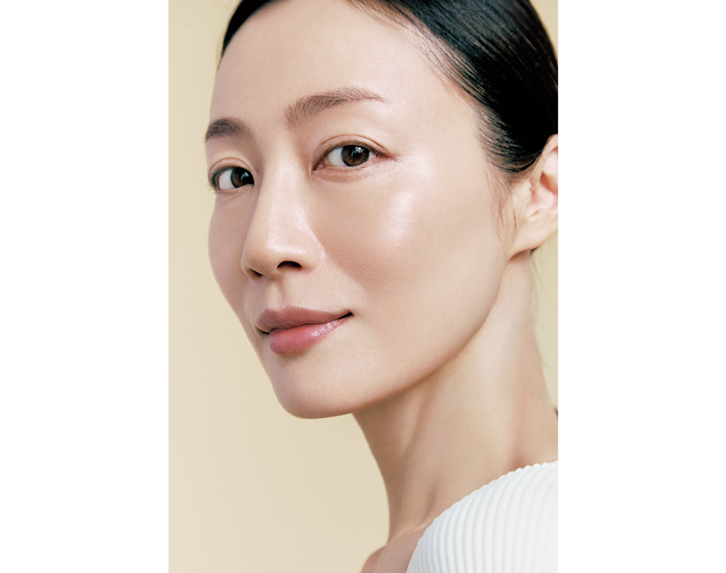 【薄膜ファンデの正しい塗り方】4STEPで”肌によりフィットさせて”ツヤ肌を作る！