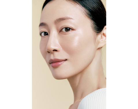 【薄膜ファンデの正しい塗り方】4STEPで”肌によりフィットさせて”ツヤ肌を作る！