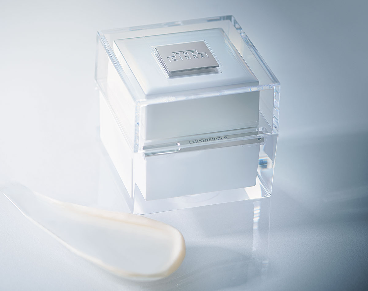 読者が2週間試してみた】頬の位置が上がる！輪郭まで引き締まる「THE