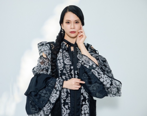 【小柳ゆきさん・43歳】「あなたのキスを数えましょう」で魅せたオーラがさらに進化！【美ST限定特別画像集】