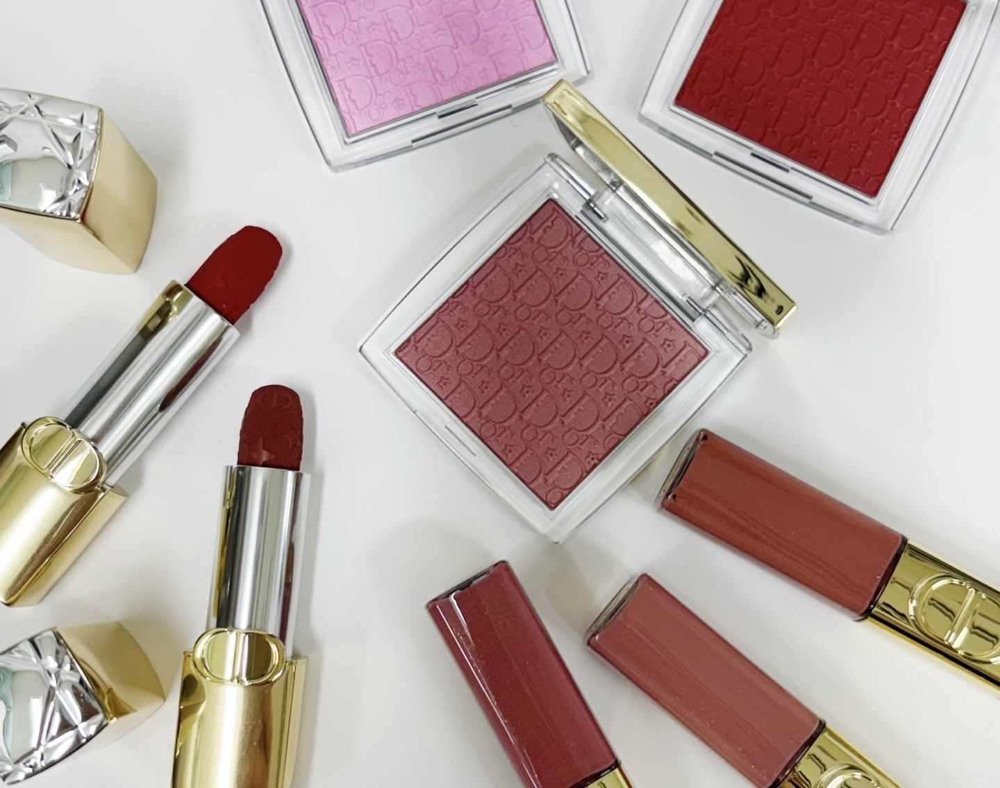 【2025クリスマスコフレ】パケも色も可愛すぎるディオールの限定品は…？