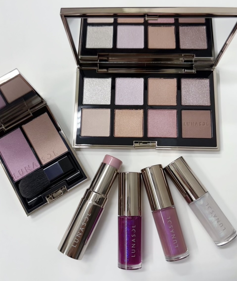 【2025クリスマスコフレ】ルナソルのホリデー限定コスメを全色スウォッチ見せ