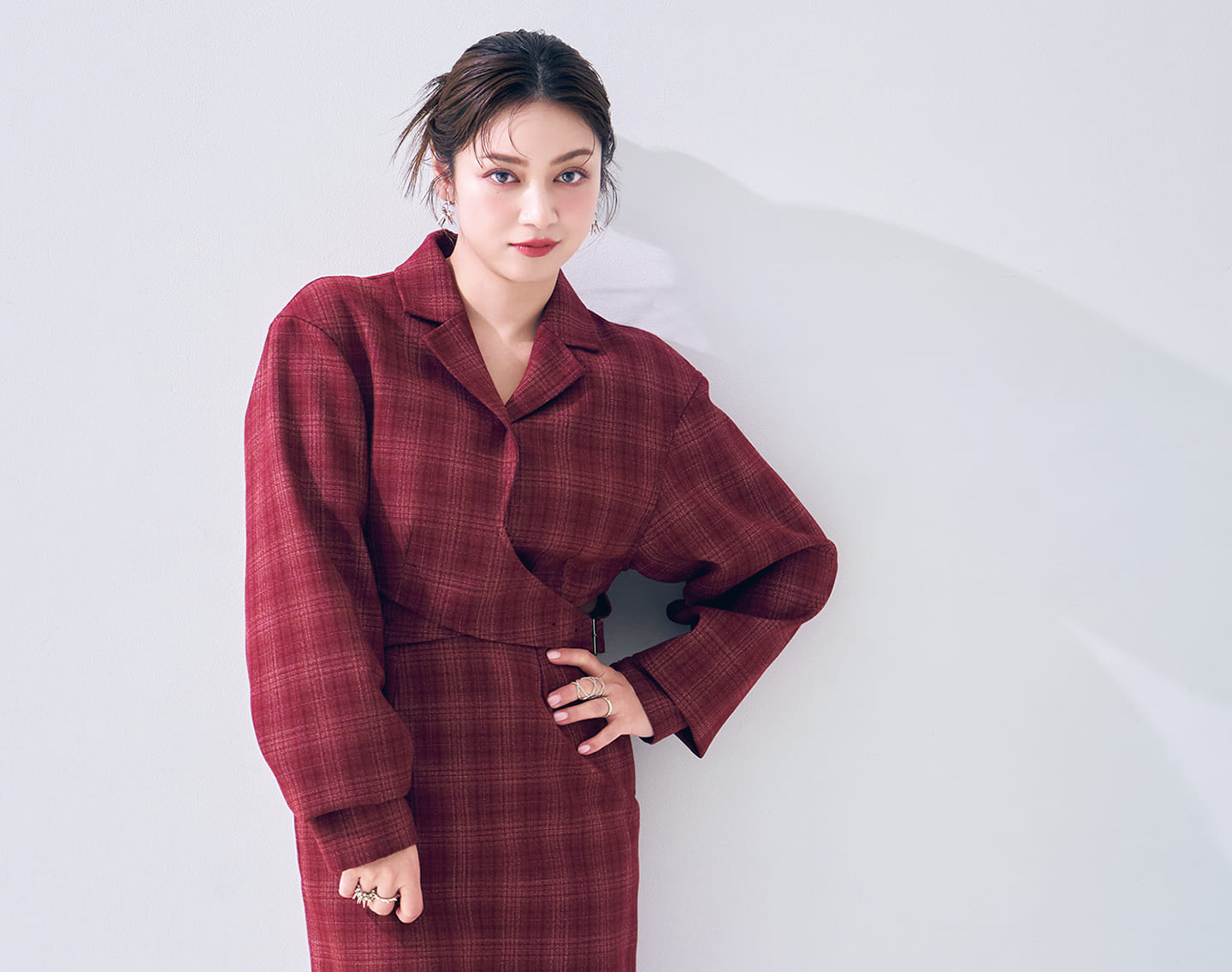 【平愛梨さん】ハッピー感あふれるスマイルと合間に見せるクールな表情にギャップ萌え［美ST限定特別画像集］