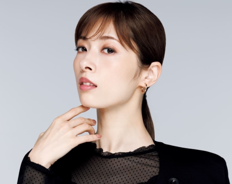 【明日海りおさん】美容の考え方は常にアップデート。愛用コスメも特別公開！