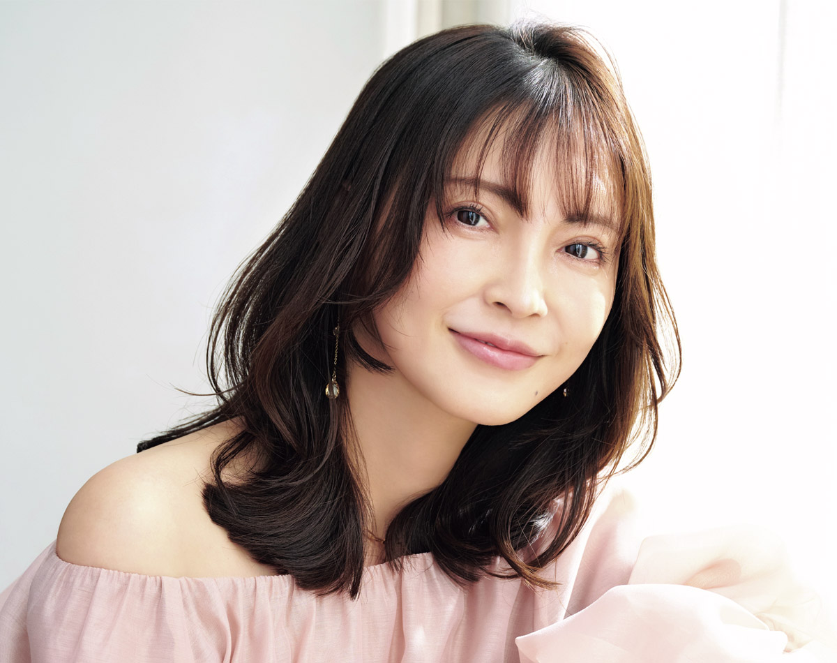押切もえさんが10cmカット！鎖骨下レイヤーで“柔らか大人ヘア”できた！