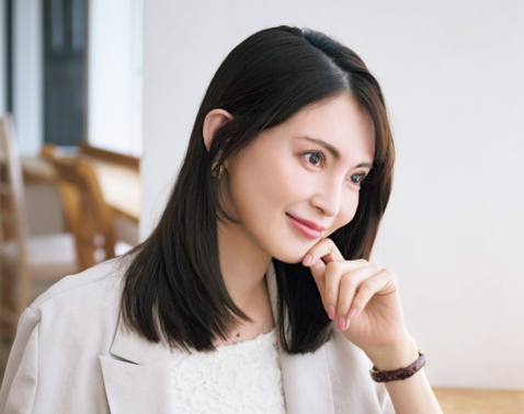 耳にかけるだけ！“信頼感＆好印象”が手に入る大人の【お仕事ヘア】
