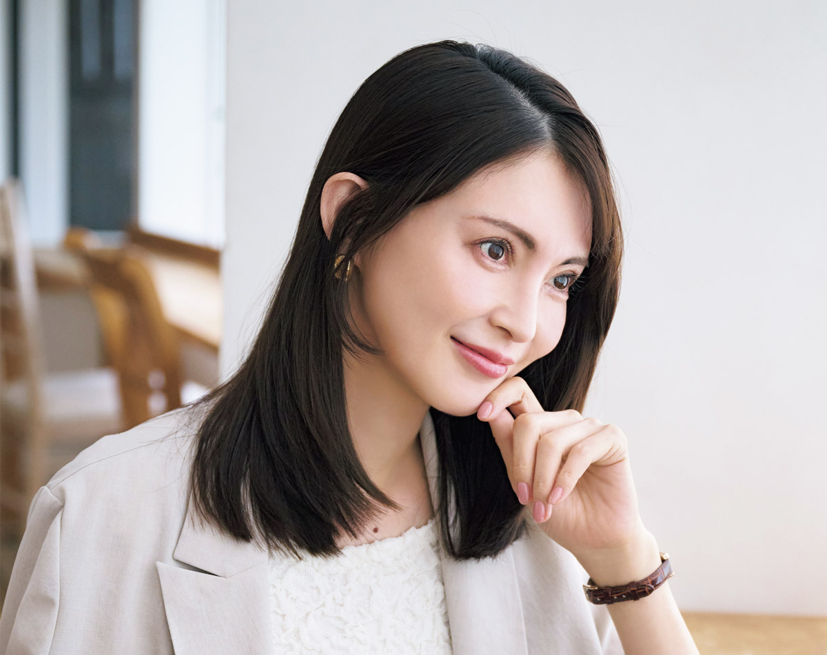耳にかけるだけ！“信頼感＆好印象”が手に入る大人の【お仕事ヘア】