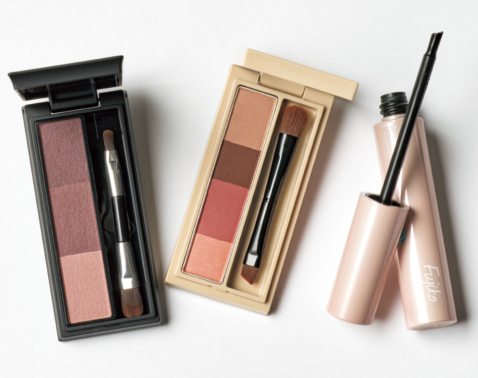 40代・50代も“圧のないふんわり柔らか目元”に！ピンクアイブロウ3選