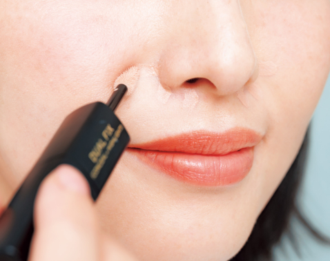 【大人の口元たるみ】はメイクで即効解決！コンシーラー×リップライナーの上手な使い方