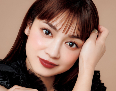 平愛梨さん実演！塗るだけで魅力が引き立つ、万能“メープルチーク”メイク