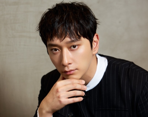 【2PM・チャンソンさん】アーティストと俳優、「全然違うけど似ている」と語るその理由は？