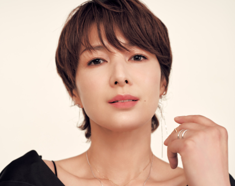 【吉瀬美智子さん教えて！】40代の恋愛の悩みと“素敵に歳を重ねるコツ”