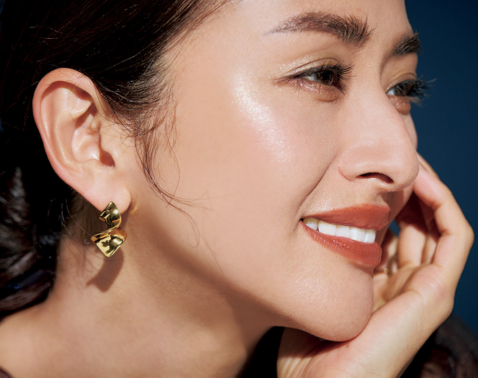 アイシャドウとリップで映える！大人の「旬ブラウンメイク」でさりげないきちんと感を