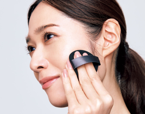 大人肌にぴったり！毛穴落ちしない「ハイカバークッションファンデ」2選