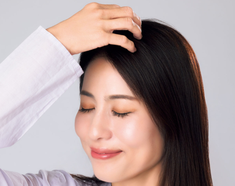 仕事中・休憩中に“自分の手”でできる！プロが教える脳疲労すっきりケア