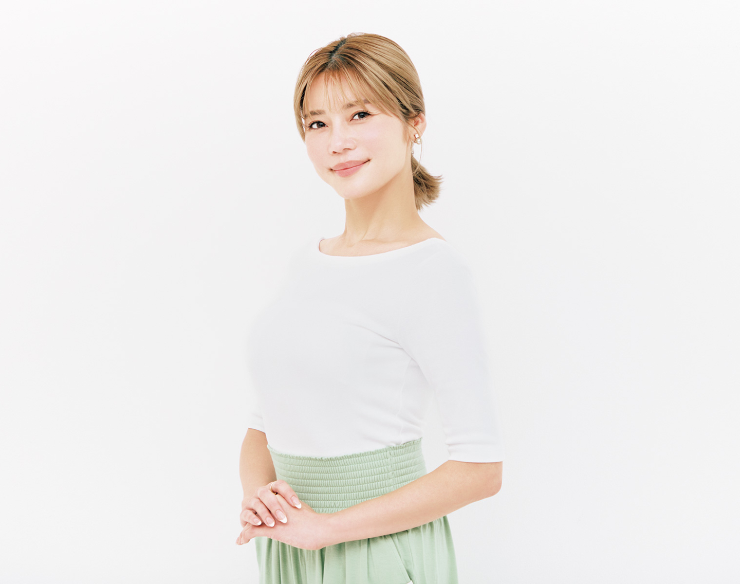 立つときは「天井から吊られた人形風」が正解！美しく見える立ち方のコツ