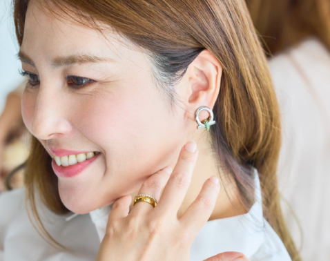 【美STリュクス】女子会は特別だから、いつもよりフェミニンな雰囲気をまとって