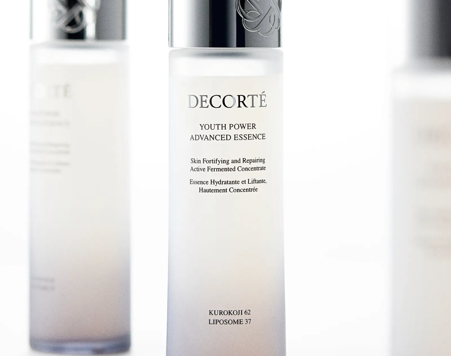 【年間ベストコスメ】肌が輝く！67名の美容賢者たちが本気で選んだ「化粧水賞」受賞6選