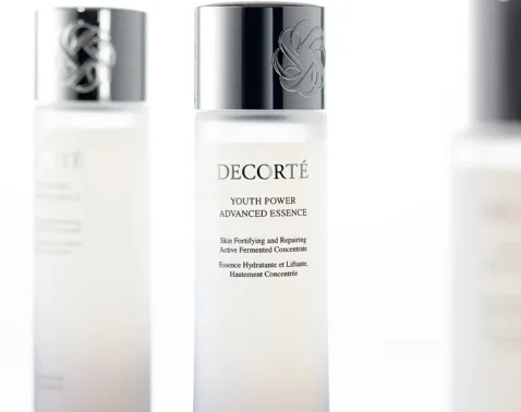 【年間ベストコスメ】肌が輝く！67名の美容賢者たちが本気で選んだ「化粧水賞」受賞6選