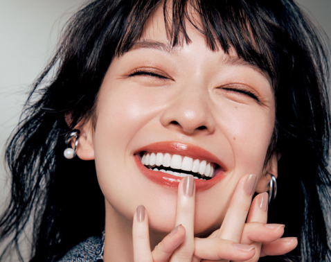 ホリデーコフレ【DECORTÉ】で作る「ランチ女子会」メイクがひと際華やか！