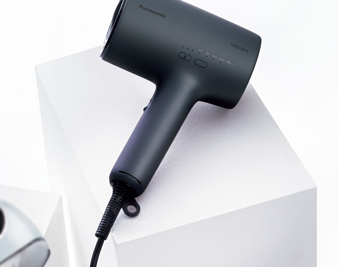 ないと老け見え?即ツヤ&顔上げを叶える読者の「自腹買い美家電」3選