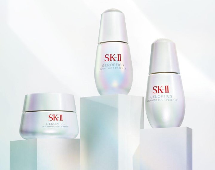 シミもくすみも全方位隙なし！“輝くオーラ肌”は、ブライトニングケアで