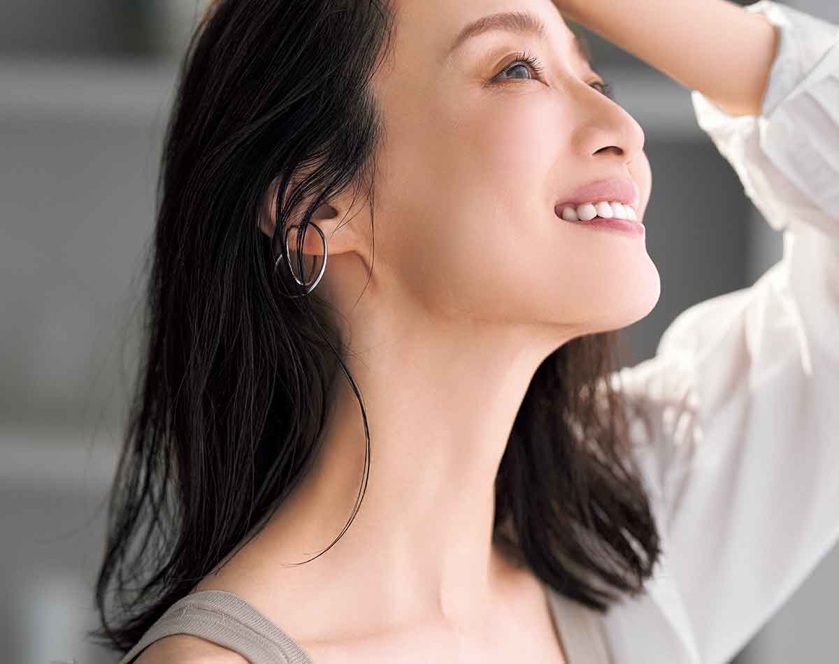 「顔より年齢が出るのは!?」エイジングが加速する首を“美人首”に変える正解ケアとは