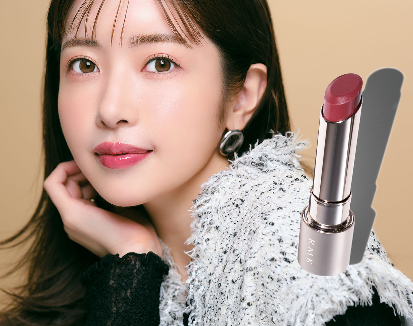 舟山久美子さんが実演！「顔伸び」を短縮する1㎜オーバーリップ術